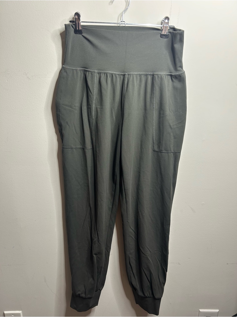 Athleta Olive Salutation Joggers